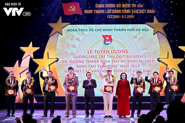 Hà Nội trao biểu tượng Thánh Gióng cho 5 cầu thủ U23 Việt Nam - Ảnh 13. Hà Nội trao biểu tượng Thánh Gióng cho 5 cầu thủ U23 Việt Nam - Ảnh 13.