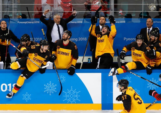 Olympic PyeongChang 2018: Những khoảnh khắc ấn tượng trong ngày thi đấu thứ 14 - Ảnh 1.