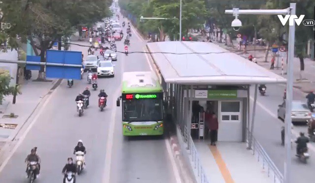 Hà Nội có thể cho các loại xe khác đi vào làn bus nhanh BRT - Ảnh 1.