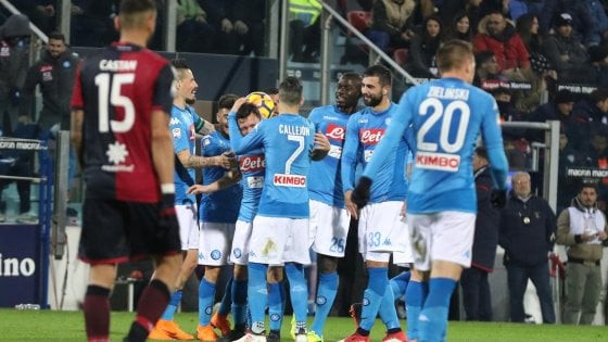 Kết quả bóng đá sáng 27/02: Napoli giữ vững ngôi đầu, Dortmund chia điểm với Augsburg - Ảnh 1.