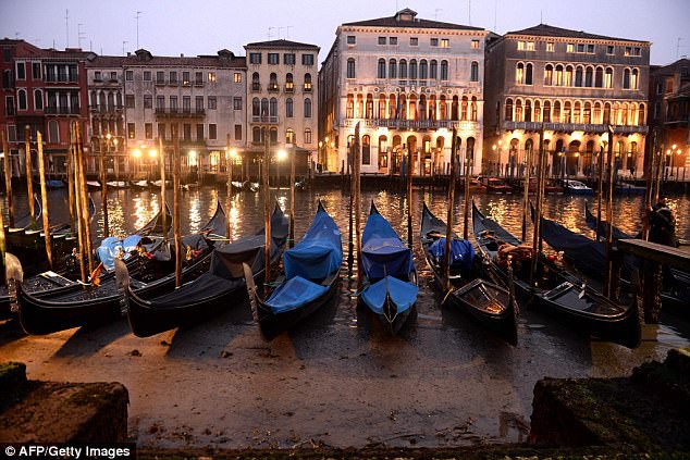 Venice cạn nước vì siêu trăng - Ảnh 2.