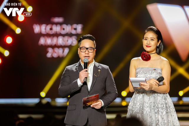 WeChoice Awards 2017: Bố con ông trùm Phan Quân nhận giải Phim truyền hình được yêu thích nhất cho Người phán xử - Ảnh 11.