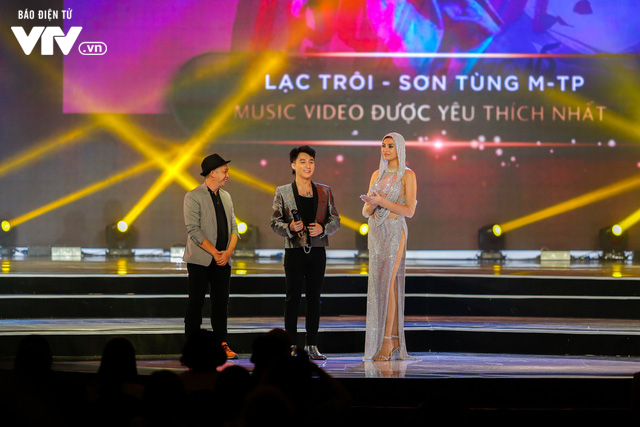 WeChoice Awards 2017: Bố con ông trùm Phan Quân nhận giải Phim truyền hình được yêu thích nhất cho Người phán xử - Ảnh 7.