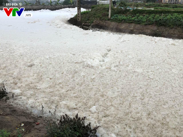 Dòng sông tuyết ở Hà Nam khiến nhiều hộ dân phải sơ tán - Ảnh 2.