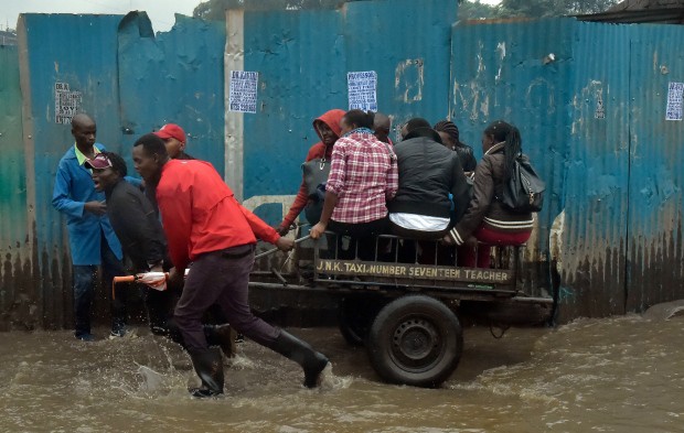 Lũ lụt ở Kenya, ít nhất 15 người thiệt mạng - Ảnh 3.