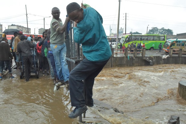 Lũ lụt ở Kenya, ít nhất 15 người thiệt mạng - Ảnh 4.