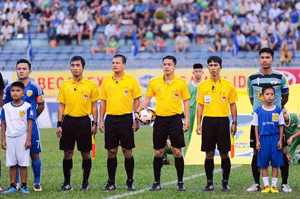 Trọng tài quốc gia trước thềm V-League 2018: Chuẩn bị thật tốt để hoàn thành nhiệm vụ - Ảnh 1.