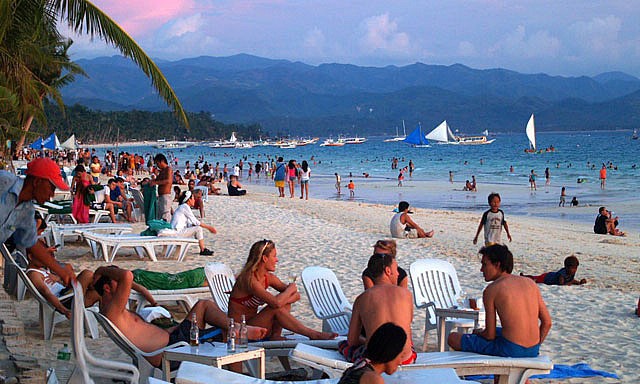 Thiên đường biển đảo Boracay có thể đóng cửa từ 26/4 - Ảnh 4.