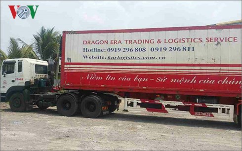 Tài xế xe đầu kéo tử vong trên cabin - Ảnh 2.