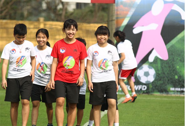 Đội dự tuyển nữ trẻ QG đá giao hữu với U16 nữ Hà Nội hưởng ứng ngày hội bóng đá nữ AFC - Ảnh 12. Đội dự tuyển nữ trẻ QG đá giao hữu với U16 nữ Hà Nội hưởng ứng ngày hội bóng đá nữ AFC - Ảnh 12.