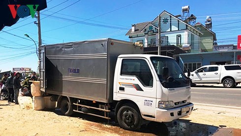 1 người chết, 1 người nguy kịch vì ngủ trong xe tải ở Lâm Đồng - Ảnh 1. 1 người chết, 1 người nguy kịch vì ngủ trong xe tải ở Lâm Đồng - Ảnh 1.
