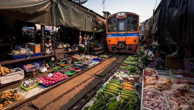 Đến thăm phiên chợ nguy hiểm nhất thế giới - Ảnh 5.