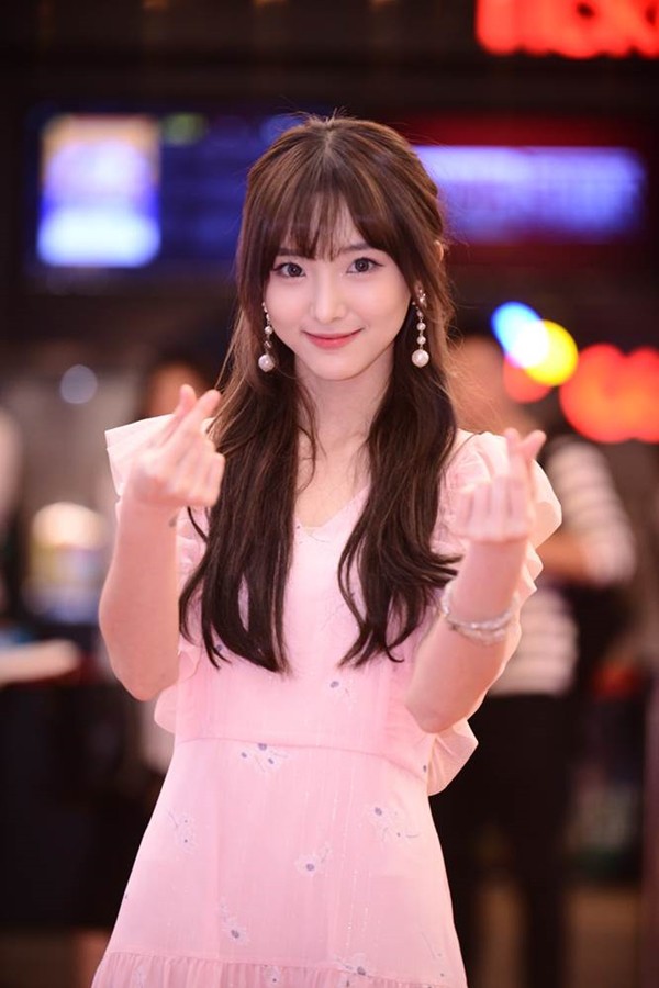 Hot girl Th&aacute;i Nene xuất hiện xinh đẹp khiến fans đứng ngồi kh&ocirc;ng y&ecirc;n - Ảnh 2.