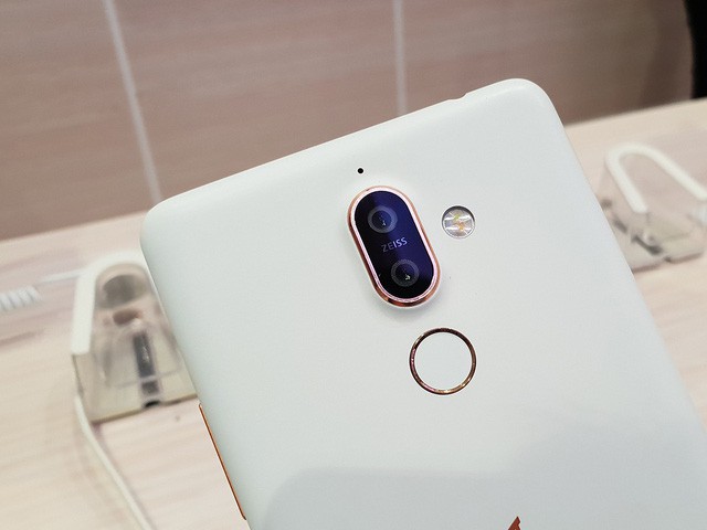 Trên tay Nokia 7 Plus: Smartphone tràn viền đầu tiên của Nokia - Ảnh 8.