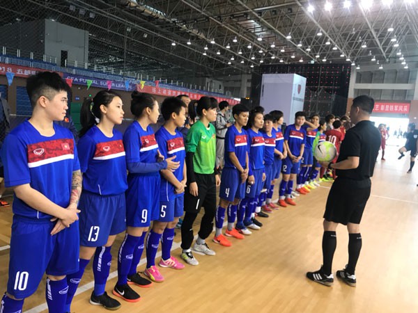 ĐT Futsal nữ Việt Nam thất bại trước Trung Quốc ở hiệp phụ trong trận giao hữu đầu tiên - Ảnh 1.