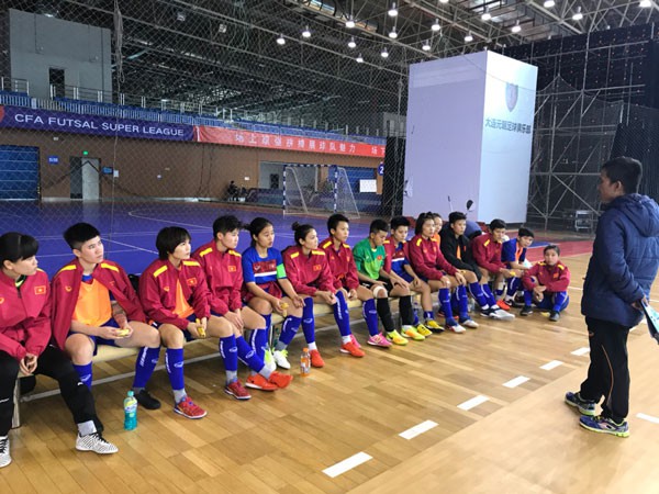 ĐT Futsal nữ Việt Nam thất bại trước Trung Quốc ở hiệp phụ trong trận giao hữu đầu tiên - Ảnh 2.