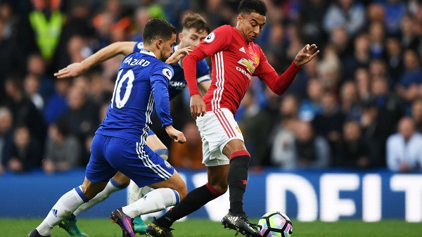 Trọng tài Michael Oliver sẽ bắt chính trận chung kết FA Cup giữa M.U và Chelsea. - Ảnh 2.