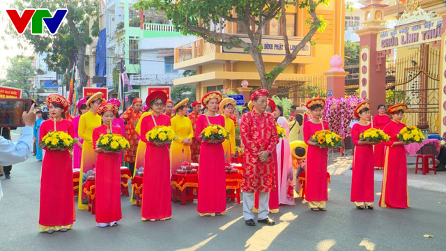 Khánh Hòa: Hàng ngàn người dân và du khách hành hương về đền thờ vọng các vua Hùng - Ảnh 2.