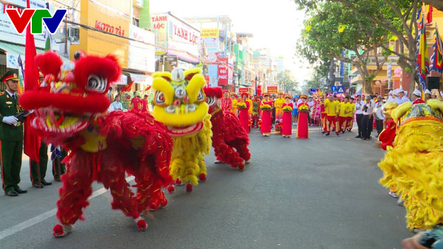 Khánh Hòa: Hàng ngàn người dân và du khách hành hương về đền thờ vọng các vua Hùng - Ảnh 6.