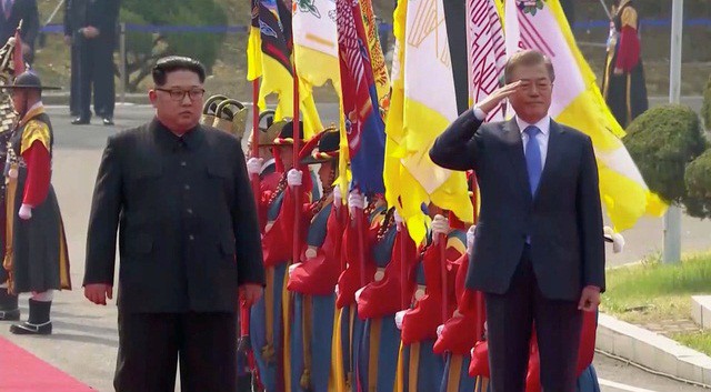 Lịch sử tại bán đảo Triều Tiên: Ông Kim Jong-un bước qua biên giới sang Hàn Quốc - Ảnh 5.