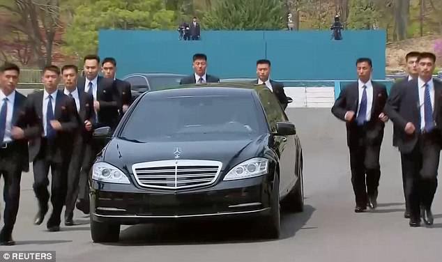 Chiếc limousine chở ông Kim Jong-un có gì đặc biệt? - Ảnh 1.