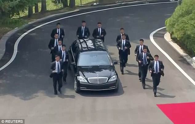 Chiếc limousine chở ông Kim Jong-un có gì đặc biệt? - Ảnh 3.