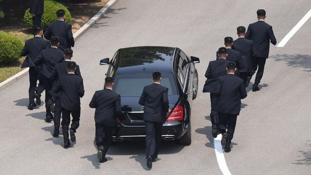 Chiếc limousine chở ông Kim Jong-un có gì đặc biệt? - Ảnh 5.