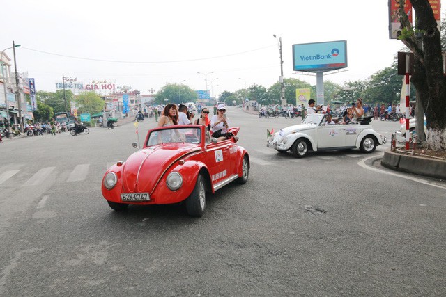 Độc đáo màn diễu hành xe cổ Volkswagen tại Cố đô Huế - Ảnh 5.