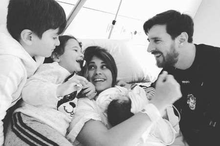 Messi tạo sức hút lớn với hình ảnh mái ấm hạnh phúc - Ảnh 2. Messi tạo sức hút lớn với hình ảnh mái ấm hạnh phúc - Ảnh 2.