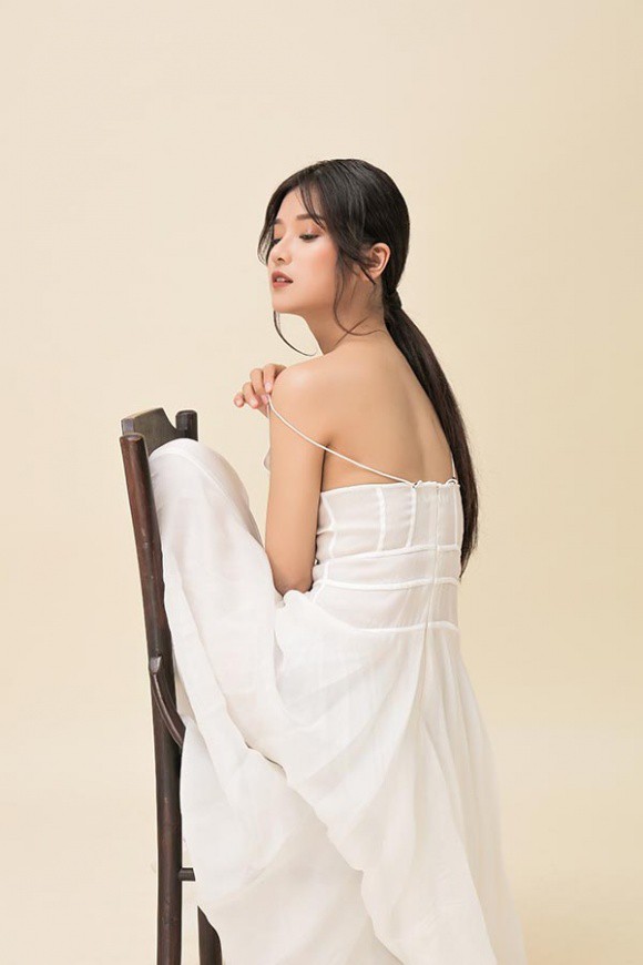 Bất ngờ trước bộ ảnh gợi cảm của Hoàng Yến Chibi - Ảnh 1. Bất ngờ trước bộ ảnh gợi cảm của Hoàng Yến Chibi - Ảnh 1.