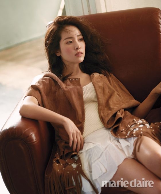 Han Ji Min khoe góc nghiêng thần thánh - Ảnh 1. Han Ji Min khoe góc nghiêng thần thánh - Ảnh 1.