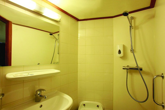 Sự thật “trần trụi” đằng sau các bức ảnh du thuyền sang trọng - Ảnh 12.
