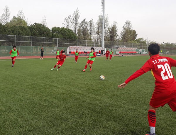 HLV Mai Đức Chung: “Chúng ta sẽ làm tốt vì chúng ta đã có một nền tảng thể lực tương đối tốt” - Ảnh 8. HLV Mai Đức Chung: “Chúng ta sẽ làm tốt vì chúng ta đã có một nền tảng thể lực tương đối tốt” - Ảnh 8.