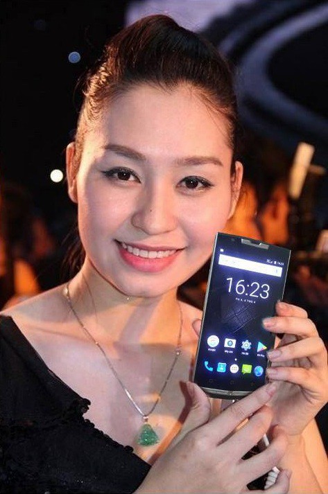 Điều g&igrave; khiến ngh&igrave;n người h&aacute;o hức với smartphone DUVITEL pin khủng? - Ảnh 1.