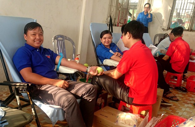 Phấn đấu tiếp nhận 140.000 đơn vị máu hiến tình nguyện trong tháng 4/2018 - Ảnh 4.