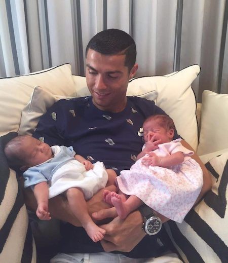  Bạn gái xinh đẹp bất ngờ công khai làm C.Ronaldo phật lòng - Ảnh 2.