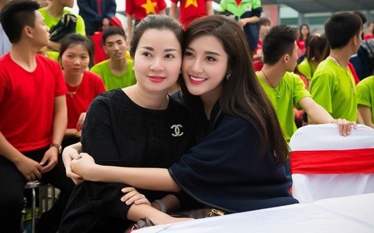 Bất ngờ nhan sắc mẹ các Hoa hậu, Á hậu chẳng thua kém gì con gái - Ảnh 12. Bất ngờ nhan sắc mẹ các Hoa hậu, Á hậu chẳng thua kém gì con gái - Ảnh 12.