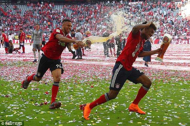 Ảnh: Bayern Munich ăn mừng chức vô địch Bundesliga 2017/18 - Ảnh 7.