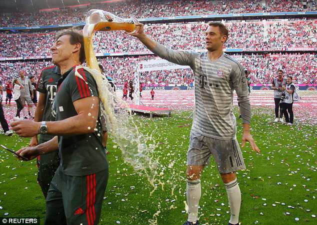 Ảnh: Bayern Munich ăn mừng chức vô địch Bundesliga 2017/18 - Ảnh 8.