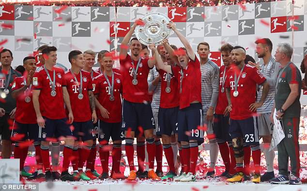 Ảnh: Bayern Munich ăn mừng chức vô địch Bundesliga 2017/18 - Ảnh 13.