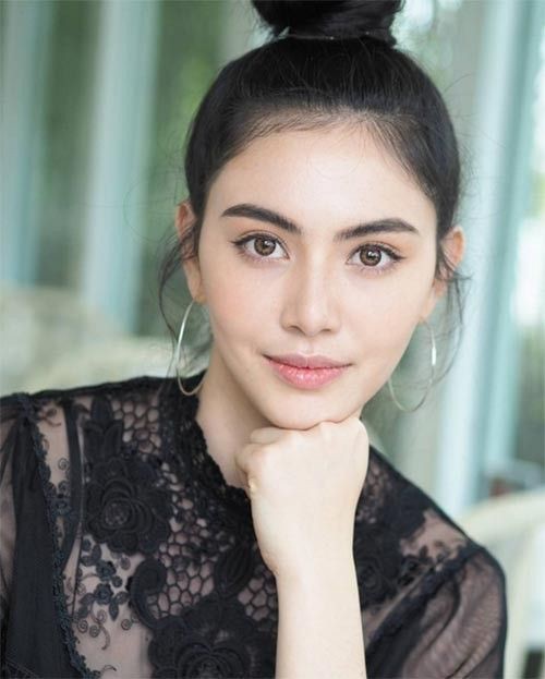 Davika Hoorne - Bạn gái trong MV Chạy ngay đi của Sơn Tùng MTP nổi tiếng cỡ nào? - Ảnh 2.