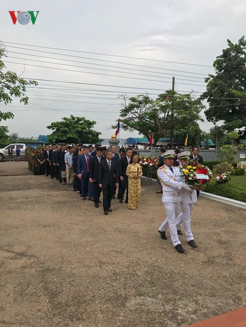 Lễ kỷ niệm 128 năm Ngày sinh Chủ tịch Hồ Chí Minh tại Lào - Ảnh 1.