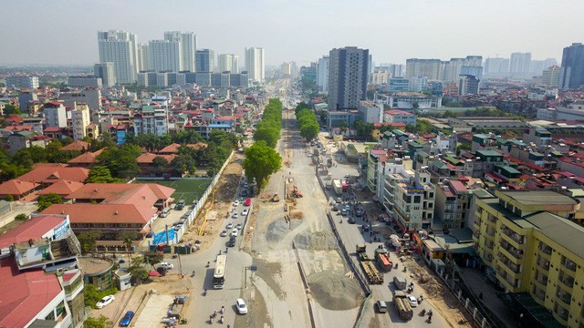 Nguy hiểm rình rập trên con đường nghìn tỷ đồng đang thi công ở Hà Nội - Ảnh 1.