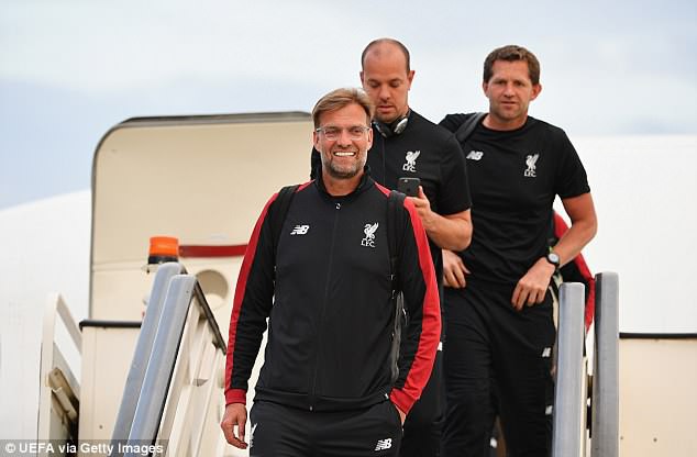 Dàn sao của Liverpool đặt chân đến Kiev - Ảnh 1. Dàn sao của Liverpool đặt chân đến Kiev - Ảnh 1.