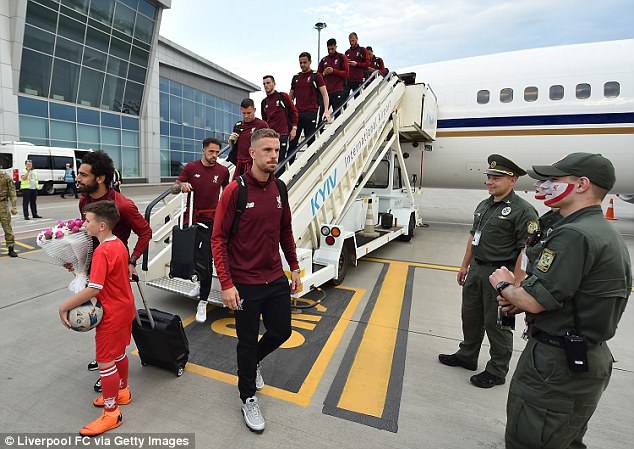 Dàn sao của Liverpool đặt chân đến Kiev - Ảnh 3. Dàn sao của Liverpool đặt chân đến Kiev - Ảnh 3.