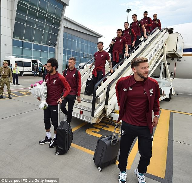 Dàn sao của Liverpool đặt chân đến Kiev - Ảnh 4. Dàn sao của Liverpool đặt chân đến Kiev - Ảnh 4.