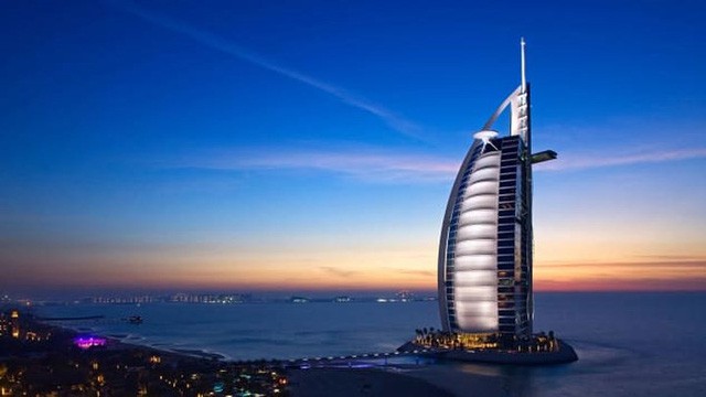 Khám phá nhà hàng chuyên dùng vàng để trang trí món ăn tại Dubai - Ảnh 3.