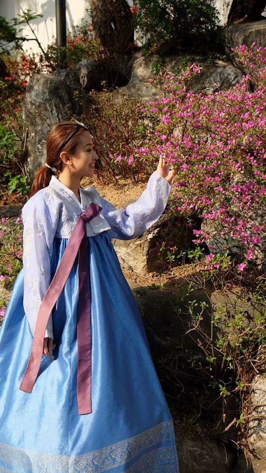 Vân Hugo mặc hanbok khoe vẻ đẹp xinh tươi - Ảnh 3.