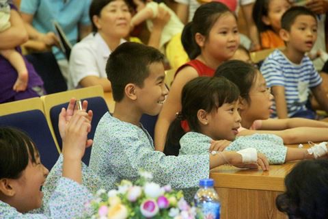 Chào mừng ngày Quốc tế thiếu nhi tại bệnh viện Xanh Pôn - Ảnh 2. Chào mừng ngày Quốc tế thiếu nhi tại bệnh viện Xanh Pôn - Ảnh 2.