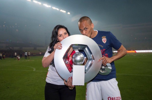 Bà xã Fabinho lọt top WAGs đình đám tại Liverpool - Ảnh 4.